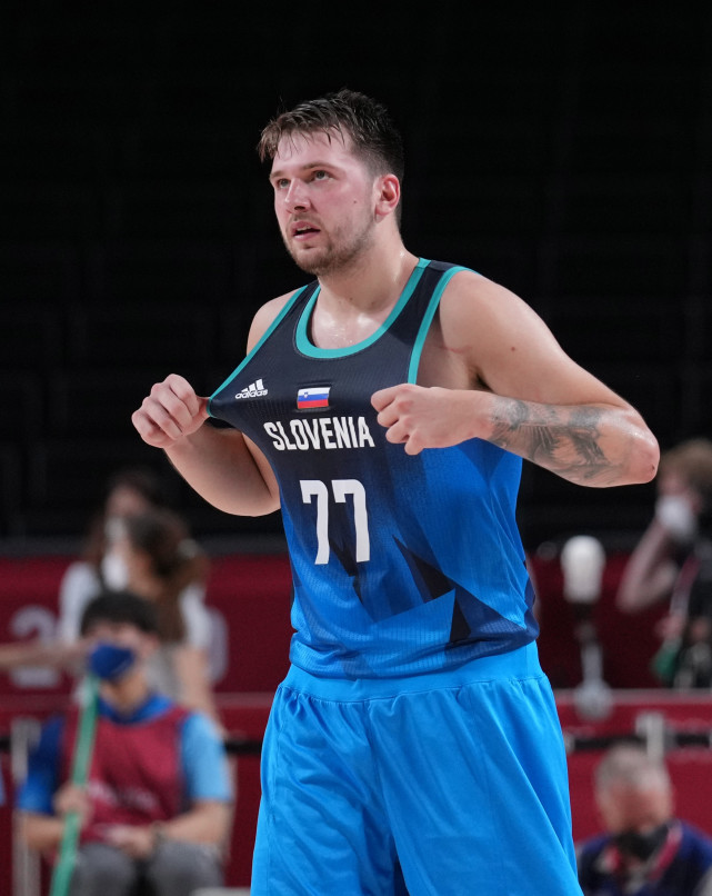 法媒：巴黎要求球员降低工资增加绩效部分，登贝莱续约恐遇阻（法媒称巴黎拟下调基本薪资、加大奖金考核力度，登贝莱续约恐生变）