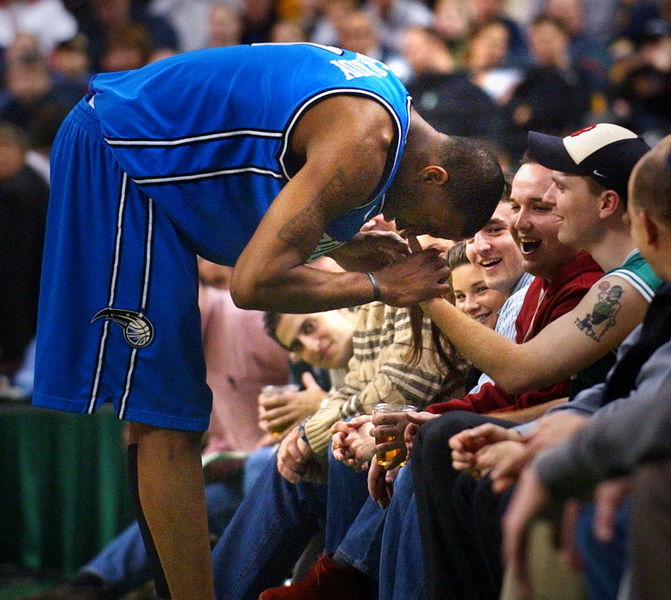 323胜仅次于阿拉贡内斯，西蒙尼成西甲赢球场次第二多的主帅（西蒙尼以323场胜利位居西甲主帅赢球场次第二，仅次于阿拉贡内斯）