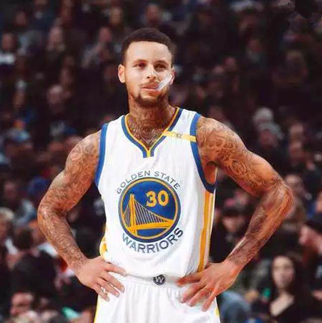 周末战巴萨！国王杯赛后一瘸一拐，安东尼：放心，有时间恢复（国王杯后跛行，安东尼称无大碍：周末战巴萨有时间恢复）