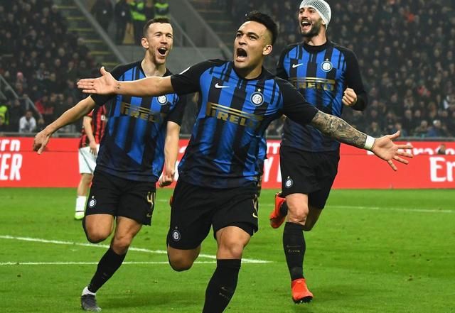 快速反击直接打穿整条防线（闪电反击一举撕裂整条防线）