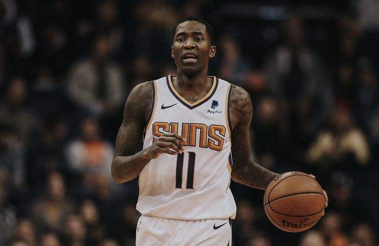 蒙克半场数据惨淡，仅得2分2助攻（蒙克半场表现低迷，仅有2分2助攻）