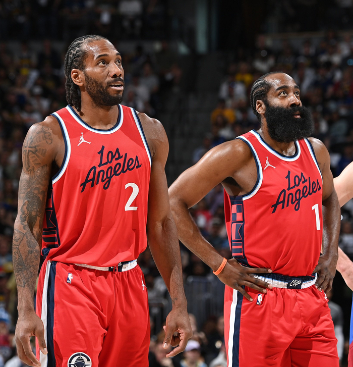 费城内线强势统治篮下（费城内线霸气掌控禁区）