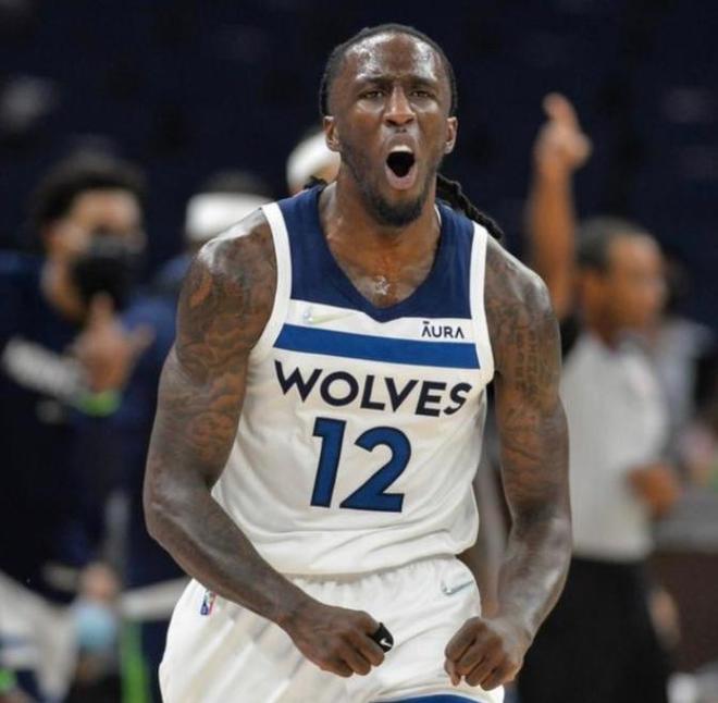 布朗：有布伦森这样MVP级别球员坐镇太关键，他今天力挽狂澜（布朗：MVP级的布伦森镇场至关重要，今天他扭转了战局）