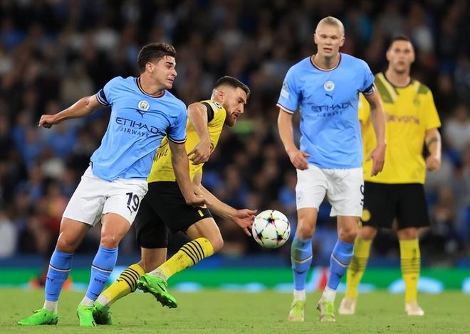 暗示续约还是离队？刘洋晒与瓦科互换球衣照片（续约抑或离队？刘洋晒与瓦科交换球衣照）