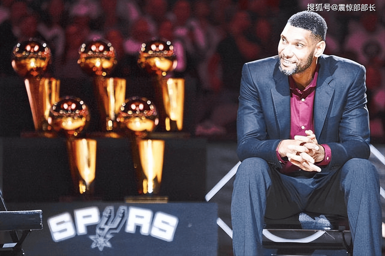 足球中超队长带伤上阵，拼劲获赞（中超队长带伤出战，顽强拼搏赢称赞）