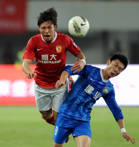 马卡：皇马和卡斯蒂亚进行了对抗赛，门迪被安排在中后卫位置（马卡：皇马与卡斯蒂亚队内热身赛，门迪出任中卫）