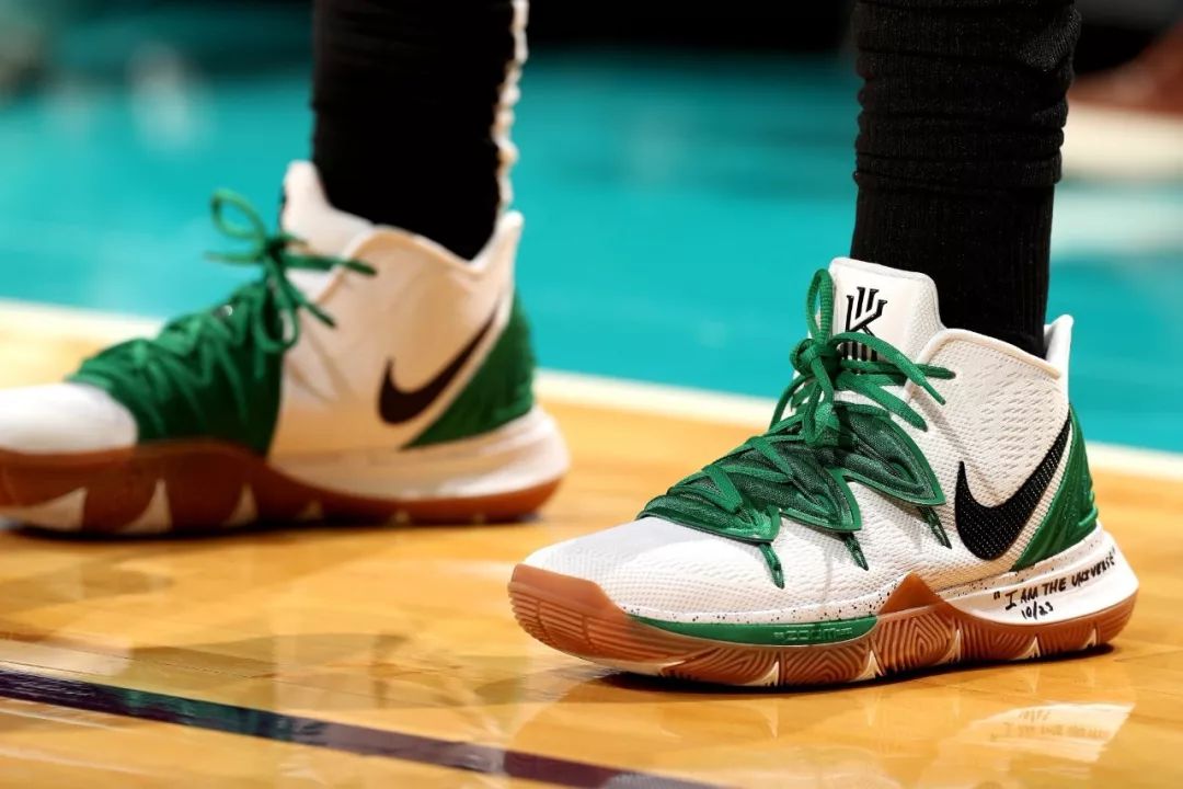 皇马已经没油了？ 四大新援全部搁浅，姆巴佩成为唯一希望!（皇马后劲不足？四大引援全部停滞，姆巴佩成唯一寄托）