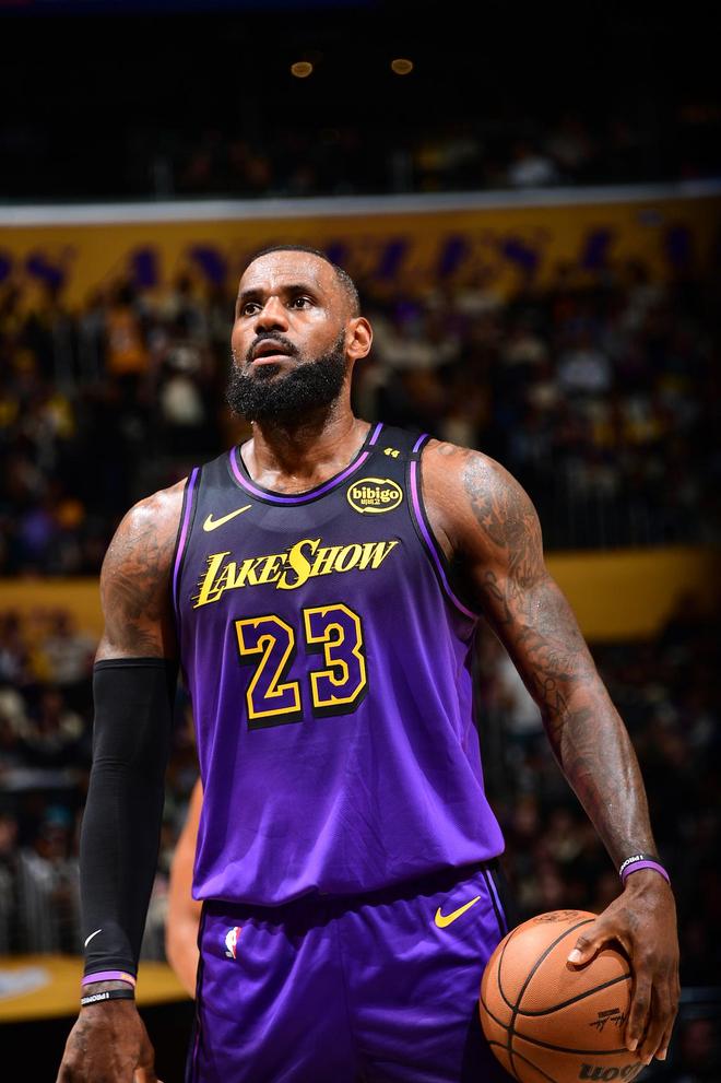 火箭vs快船前瞻：哈登重返休城大战杜兰特，火箭全力争胜（火箭战快船前瞻：哈登重返休城遭遇杜兰特，火箭力拼胜场）