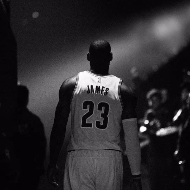 足球国足青训成果显现，小将成多队抢手货（国足青训见成效，年轻球员成各队争夺焦点）