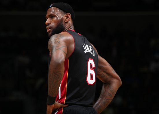 八年没在费城赢过了！湖人客场对阵76人已经遭遇了七连败（湖人近八年客战费城未尝胜绩，对76人惨遭七连败）