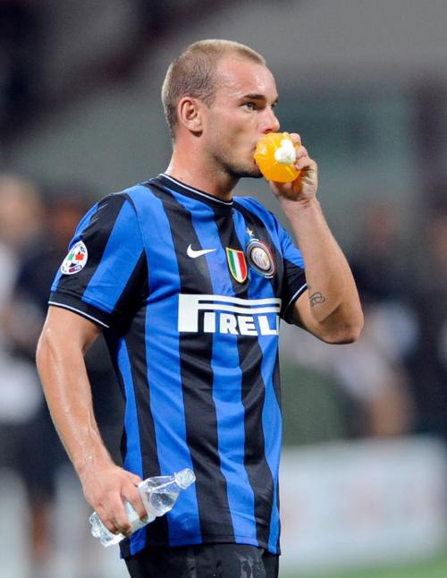 解说员：当年内维尔和我一起解说，托雷斯进球时他发出了怪声（解说员回忆：与内维尔同台时，托雷斯破门他突然发出怪叫）