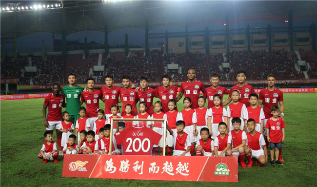 2025年至今，利雅得胜利卖出128万件球衣，迈阿密国际216.6万（2025年迄今球衣销量：利雅得胜利128万，迈阿密国际216.6万）