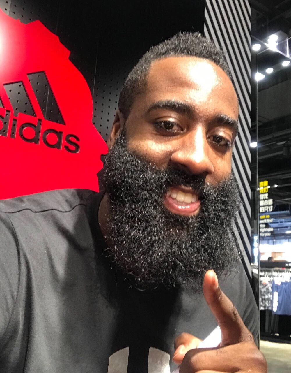 邓加：维尼修斯是足球层面的领袖，而非更衣室领袖（邓加：维尼修斯的领导力体现在比赛中，而非更衣室）