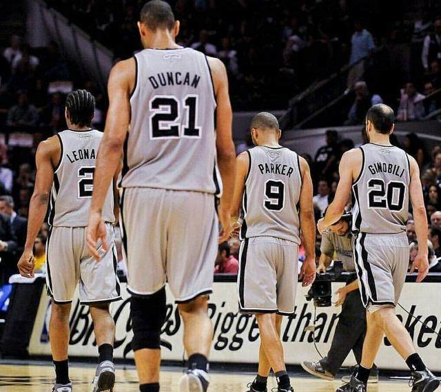 唐斯突破遭遇困境：频繁摔倒成为焦点（唐斯突破受阻：屡次摔倒引发关注）