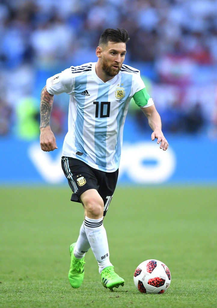 非洲杯半场：姆伯莫助攻，埃永破门，喀麦隆1-0加蓬（非洲杯半场战报：姆伯莫送助攻，埃永建功，喀麦隆1-0领先加蓬）