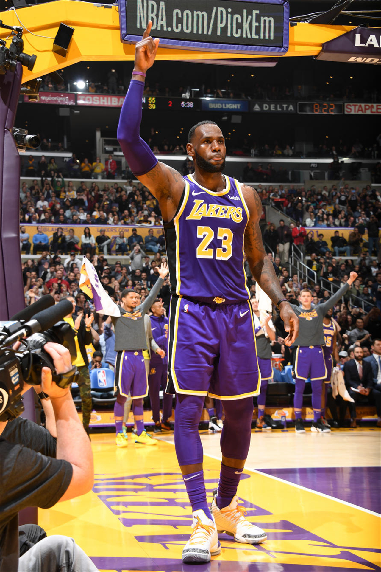 埃基蒂克成为西塞后首位为利物浦单场联赛打入2球的法国球员（埃基蒂克成西塞后首位在单场联赛为利物浦梅开二度的法国球员）