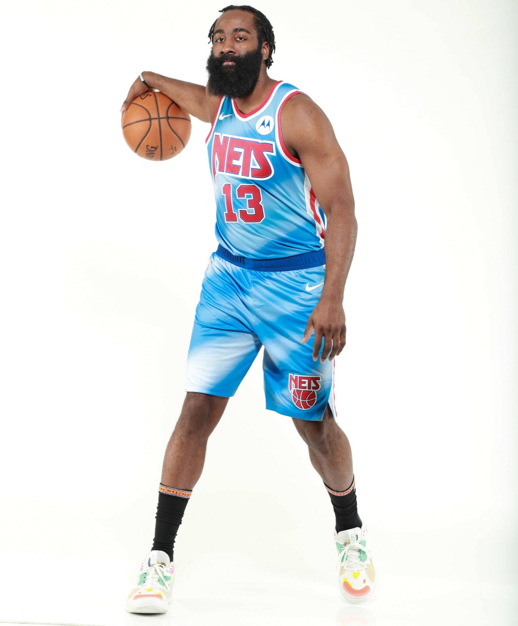 队报盛赞维蒂尼亚：他是巴黎的节拍器和新一代中场的完美代表（队报力赞维蒂尼亚：他是巴黎的节奏中枢，也是新生代中场的标杆）