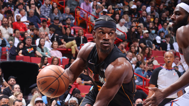 进攻层次性！詹姆斯跳投被马威盖 艾顿二次进攻得分（攻势层层推进！詹姆斯跳投遭马威封盖，艾顿二次进攻打成）