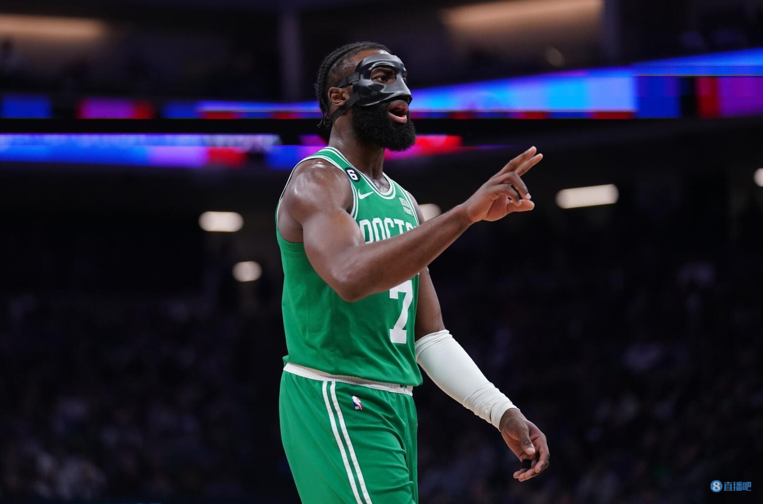 效率恐怖！亚历山大场均34分钟得到33分，仅1.7次失误（效率惊人！亚历山大34分钟轰下33分，场均仅1.7次失误）