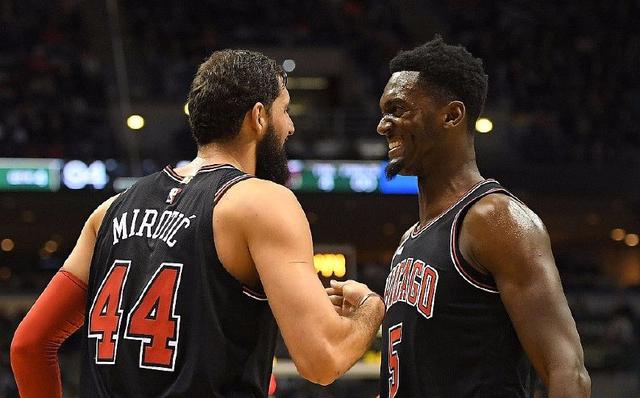 图赫尔：由于高温，我会考虑世界杯时让替补留在更衣室（图赫尔：受高温影响，或在世界杯让替补留在更衣室）