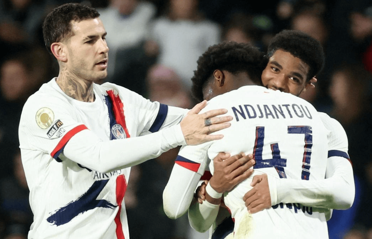 曼联状态起伏引外界担忧（曼联状态波动引发外界忧虑）