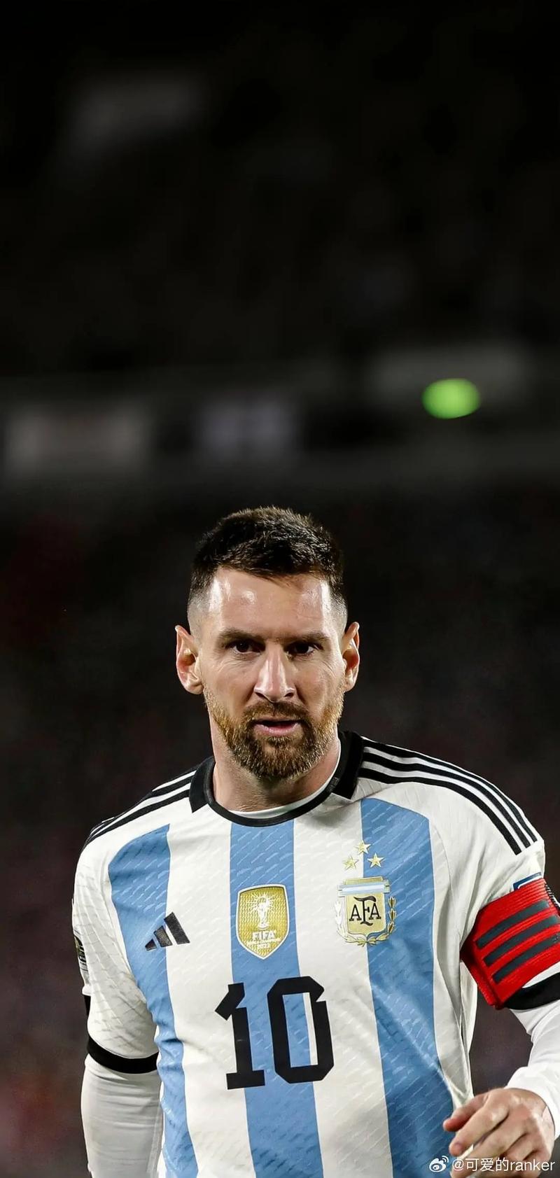 英超-曼联4-1轻取狼队，B费两射一传成头号功臣（英超：曼联4-1击退狼队，B费双响一助成最大功臣）